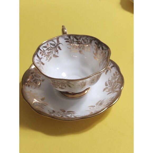 Royal Albert Tea Cup & Saucer Set Golden Leaves 1960's - Picture 11 of 12